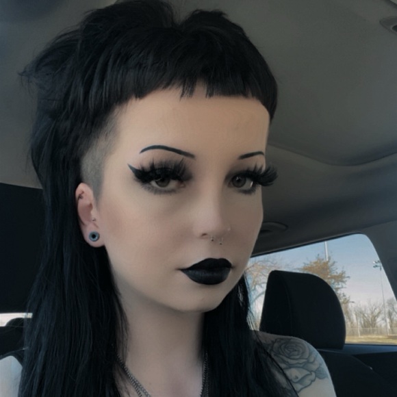 Meet your Posher, Mikayla - Picture 1 of 1